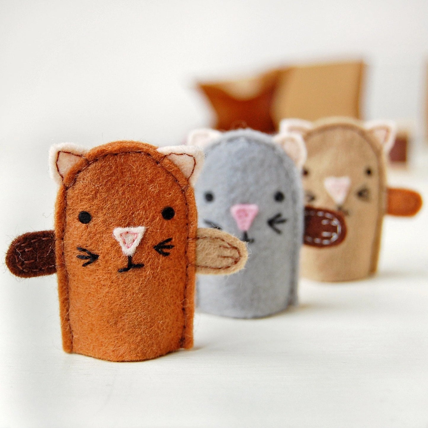 Make Your Own Finger Puppets (Kittens)
